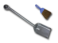 炭スコップとほうき